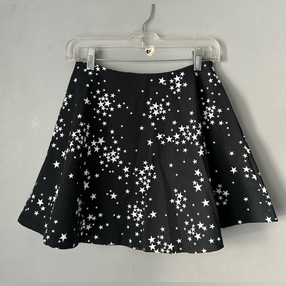 Kate Spade Saturday Star Skater Skirt. Women’s size 0. Black with white stars.